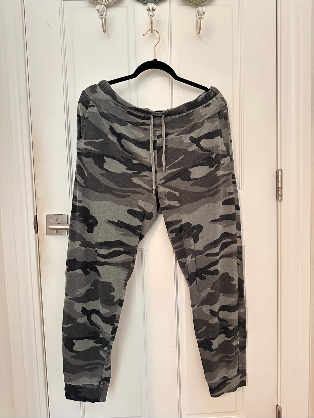 Splendid Gray & Black Camo Kids Jogger Pants